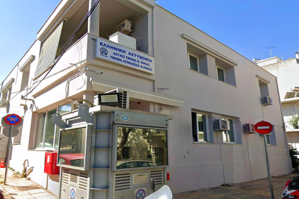 Τοποθετήσαμε μεμβράνες καθρέπτη στο κτίριο του Α.Τ.